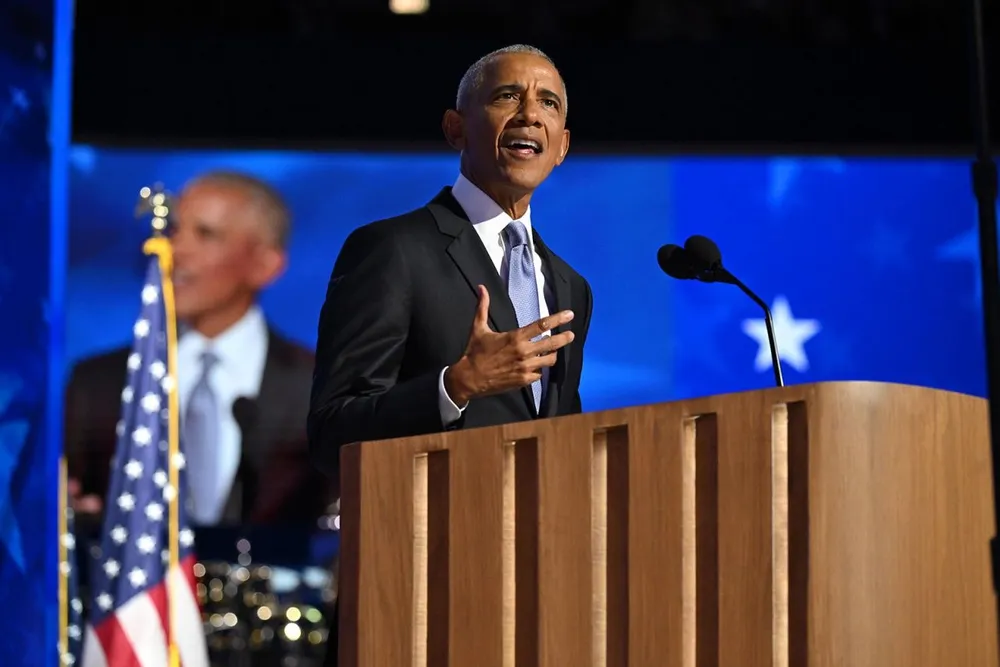 Cựu Tổng thống Mỹ Barack Obama phát biểu tại Đại hội đảng Dân chủ ở TP Chicago (bang Illinois) hôm 20-8. Ảnh: CNN 320ad220-eafa-4ae6-af73-bac26875.jpg