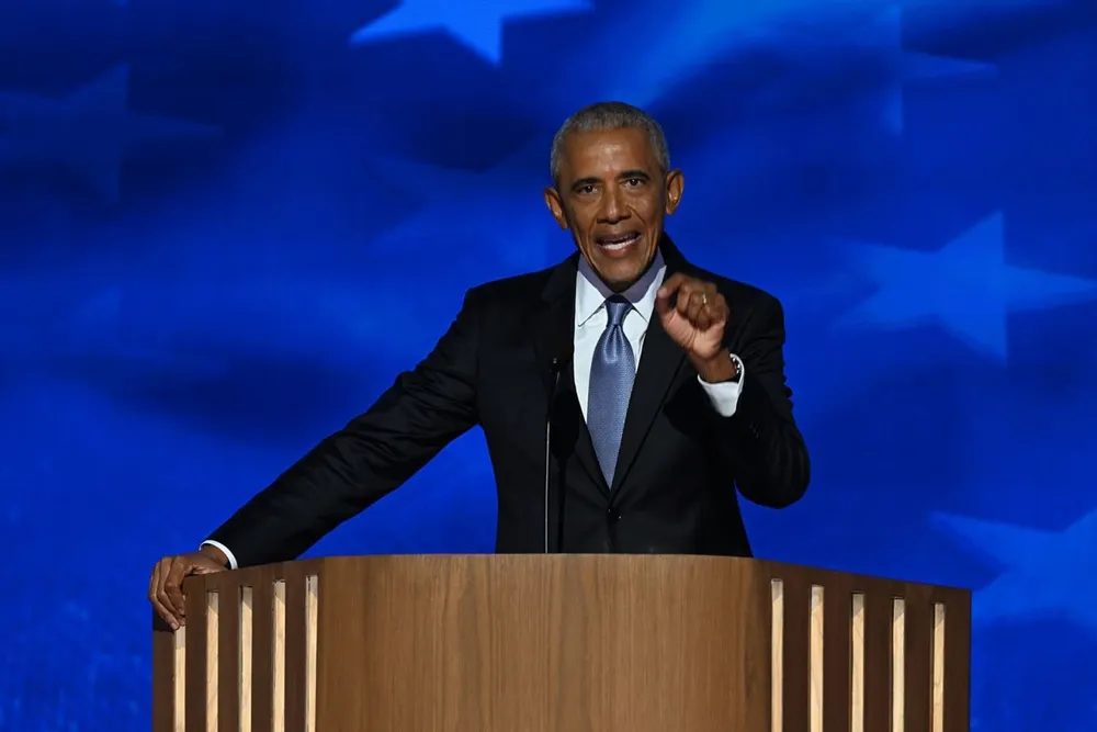 Cựu Tổng thống Mỹ Barack Obama phát biểu tại Đại hội đảng Dân chủ ở TP Chicago (bang Illinois) hôm 20-8. Ảnh: CNN Cựu Tổng thống Obama.jpg