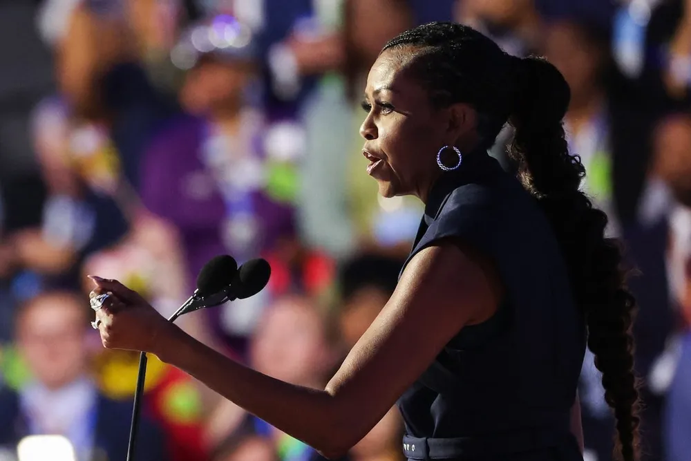 Cựu Đệ nhất Phu nhân Mỹ Michelle Obama phát biểu tại Đại hội đảng Dân chủ ở TP Chicago (bang Illinois) hôm 20-8. Ảnh: REUTERS Obama1.jpg