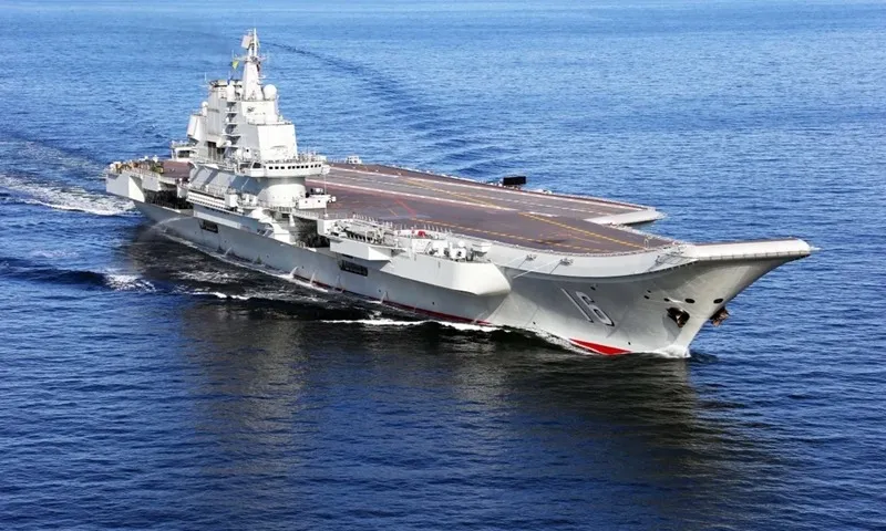 Tàu sân bay Liêu Ninh của Trung Quốc. Ảnh: TÂN HOA XÃ tàu sân bay Liêu Ninh của Trung Quốc.jpg