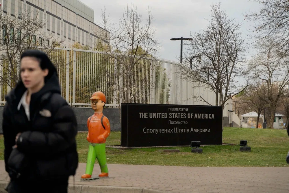 Loạt đại sứ quán tại Kiev đóng cửa