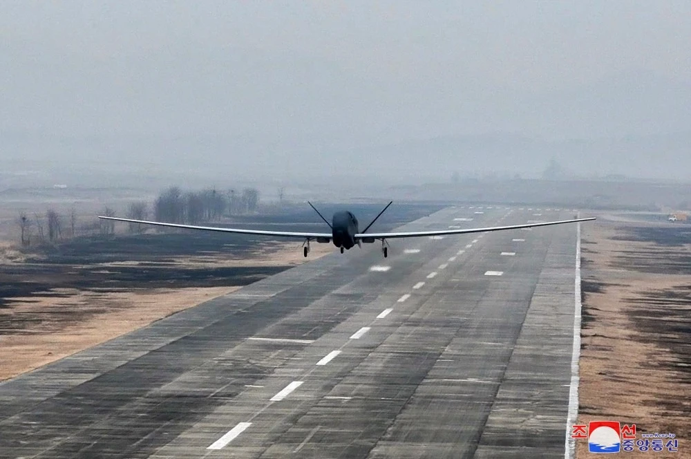 Cuộc thử nghiệm UAV cảm tử trang bị AI của Triều Tiên. Ảnh: KCNA 2.jpg