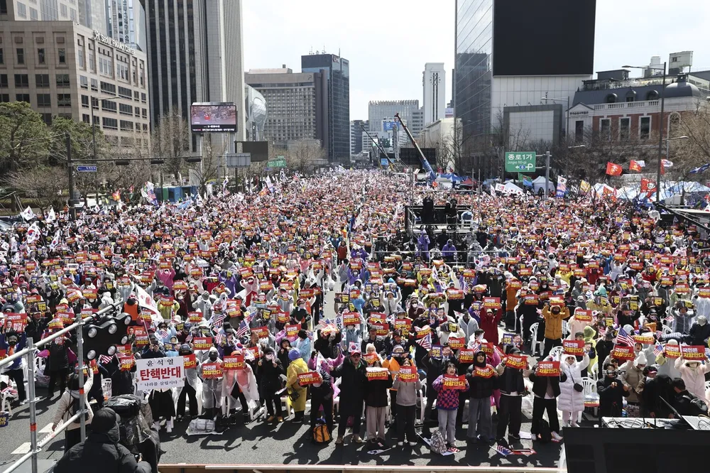 Biểu tình Tổng thống Yoon.jpg