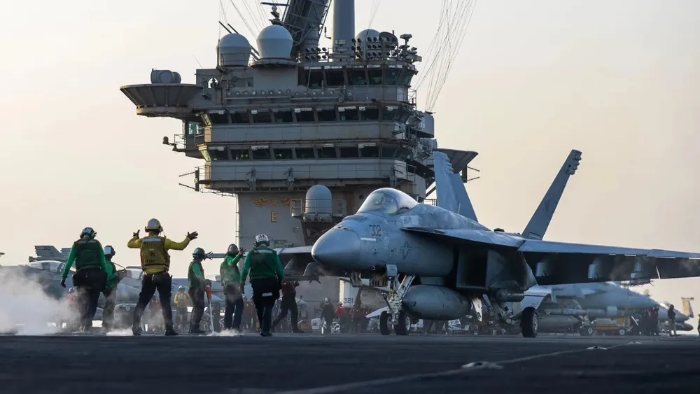 Tiêm kích F/A-18 Super Hornet trên tàu sân bay Mỹ USS Harry S. Truman. Ảnh: US NAVY tiêm kích Mỹ rơi từ tàu sân bay Mỹ USS Harry S. Truman.jpg