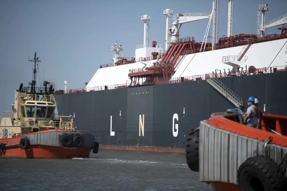 Một tàu chở LNG. Ảnh: BLOOMBERG 2000x1333.jpg