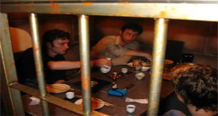 Ý, tù, chồng, vợ, chuyện lạ