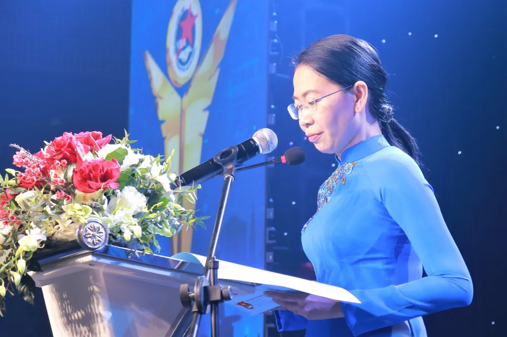 Bà Phan Thị Thanh Phương, Bí thư Thành Đoàn TP.HCM phát biểu chúc mừng các doanh nhân trẻ. Ảnh: T.N Bà Phan Thị Thanh Phương, Bí thư Thành Đoàn TP.HCM phát biểu chúc mừng các doanh nhân trẻ. Ảnh: T.N