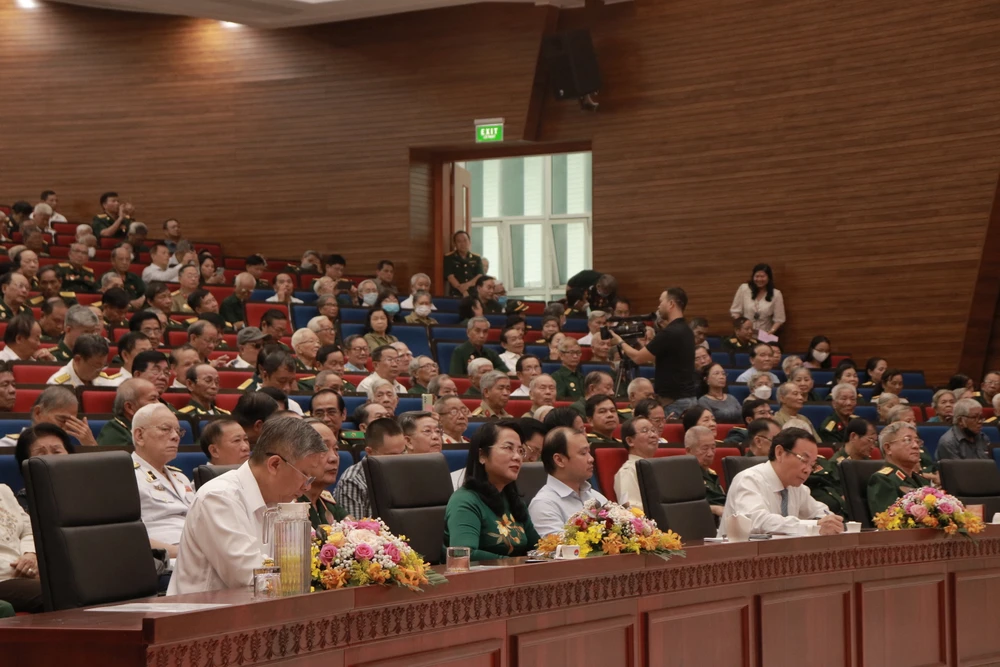 Các đại biểu tham dự hội nghị.