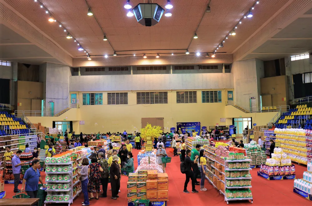 nhộn nhịp mua sắm siêu thị mini tết 0 đồng 