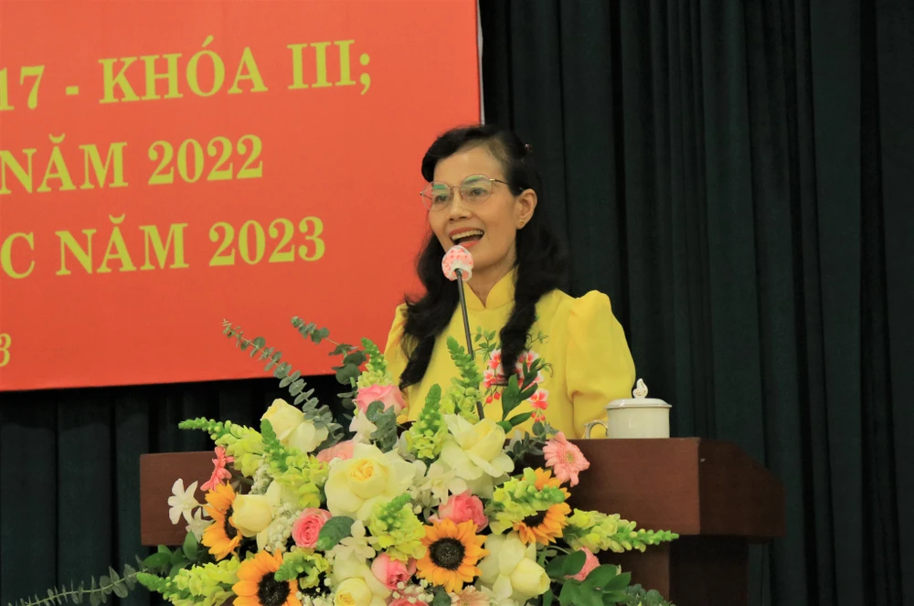 Phó Bí thư Thường trực Đảng ủy Khối, phụ trách Đảng bộ Khối Nguyễn Thị Kim Dung phát biểu tại hội nghị. Ảnh: VT