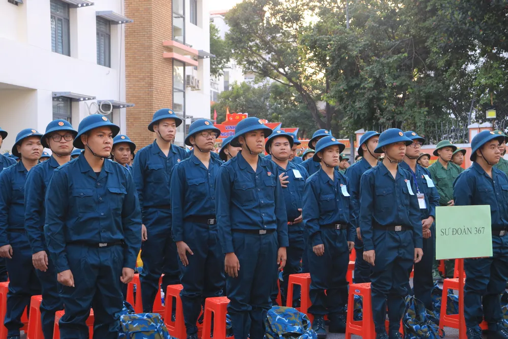 Buổi lễ giao, nhận quân tại quận 3 đã diễn ra trong không khí trang trọng, an toàn. Ảnh: VÕ THƠ.