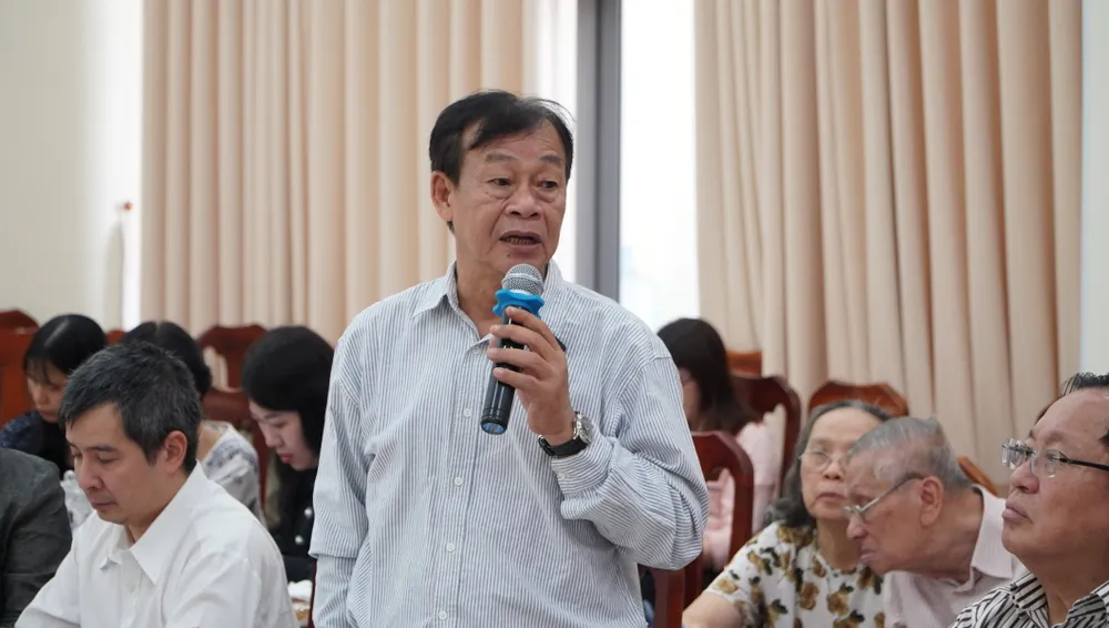 Kiến trúc sư Phan Tấn Lộc (Việt kiều Pháp) bày tỏ sự quan tâm đến việc phát triển đô thị thông minh. Ảnh: VT