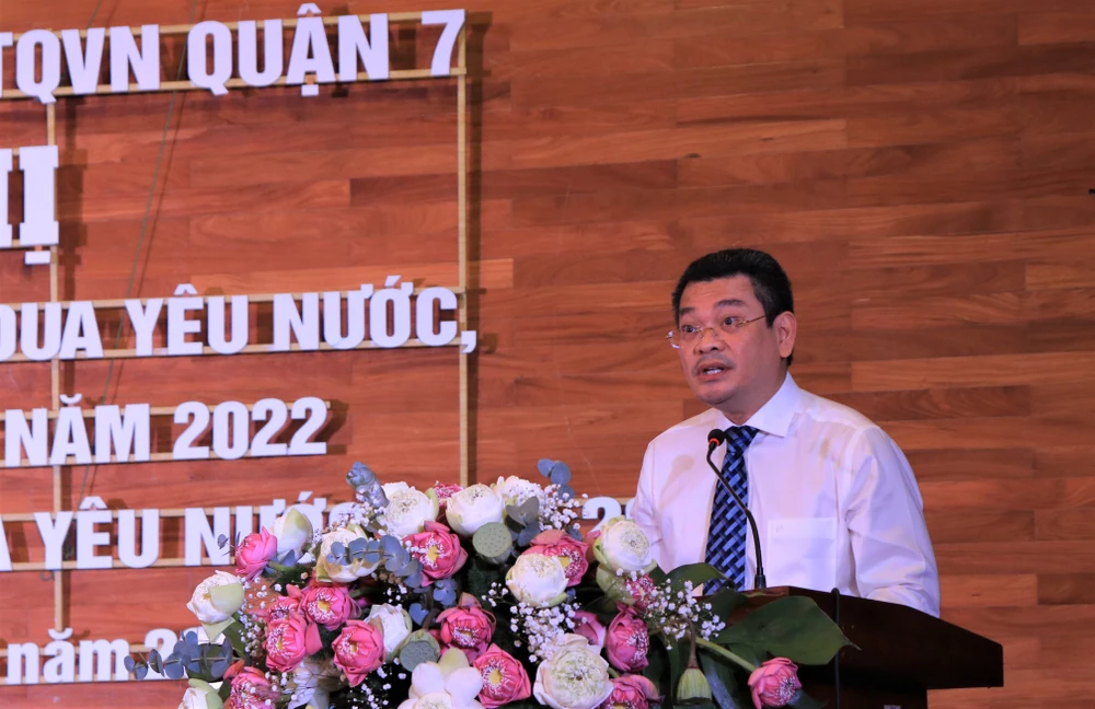 Phó Bí thư Quận ủy Quận 7 Hoàng Minh Tuấn Anh phát biểu tại hội nghị. Ảnh: VT