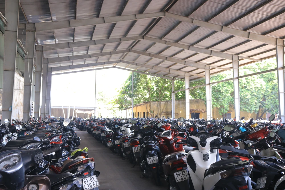 Kho tang vật có bố trí mái che, máng xối nước, có hệ thống thiết bị chiếu sáng. Ảnh: VT