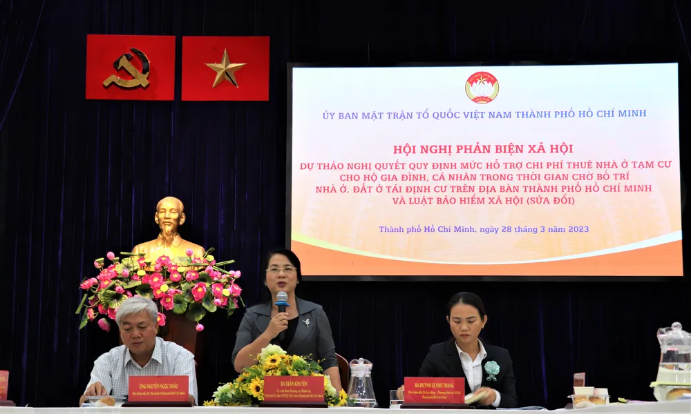 Chủ tịch Ủy ban MTTQ Việt Nam TP.HCM Trần Kim Yến tiếp thu ý kiến tại hội nghị. Ảnh: VT