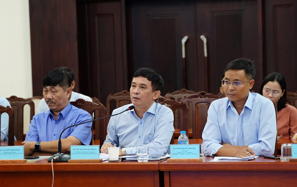 Phó Chủ tịch UBND TP Thủ Đức Nguyễn Kỳ Phùng phát biểu tại hội thảo. Ảnh: VT