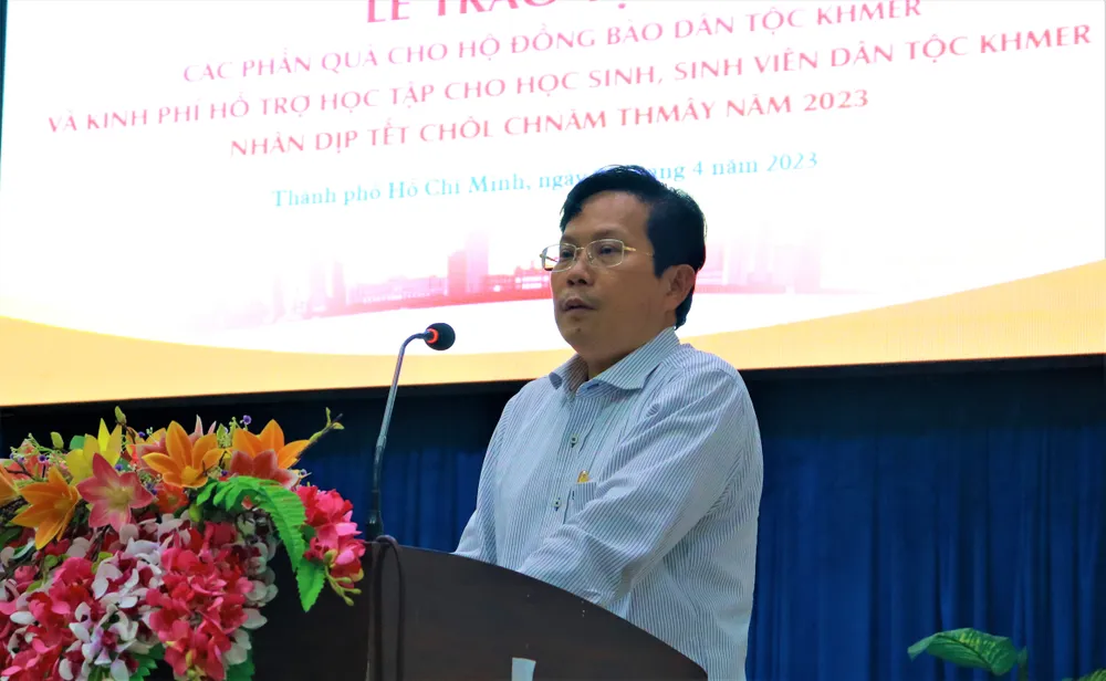 Tổng Biên tập Báo Người Lao Động Tô Đình Tuân phát biểu tại lễ trao tặng. Ảnh: VT