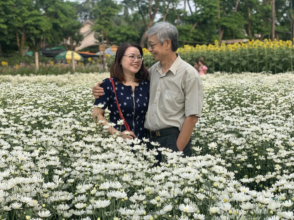 Giữa cái nắng gay gắt của mùa hè thì vườn họa mi trắng như xoa dịu tâm hồn và khiến du khách cảm thấy thư giãn thoải mái hơn. Ảnh: NVCC