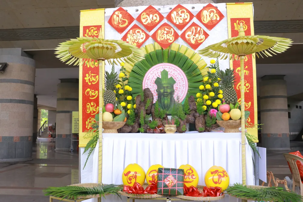 Bàn trang trí và trưng bày của đội thi huyện Bình Chánh. Ảnh: VT