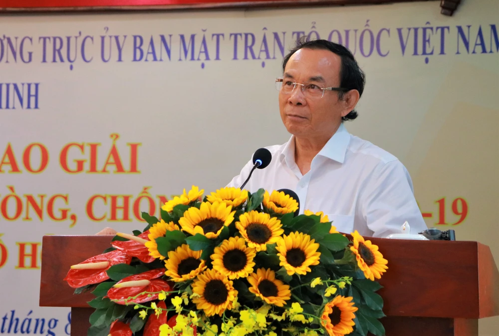 Bí thư Thành ủy TP.HCM chia sẻ tại lễ trao giải. Ảnh: VÕ THƠ