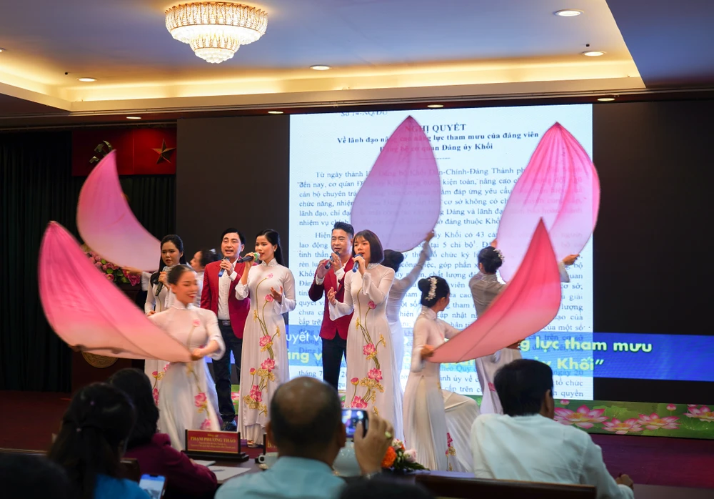 Phần tthi của Đội thi Ban Tuyên giáo Đảng ủy Khối Dân - Chính - Đảng TP. Ảnh: MINH HOÀNG Hoi-thi-cong-dan-Thanh-pho-voi-hanh-trinh-van-hoa-TP.HCM-nam-2023-a4.jpg