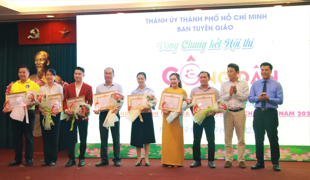 7 đơn vị được trao giải Khuyến khích. Ảnh: VÕ THƠ Hoi-thi-cong-dan-Thanh-pho-voi-hanh-trinh-van-hoa-TP.HCM-nam-2023-a8.JPG