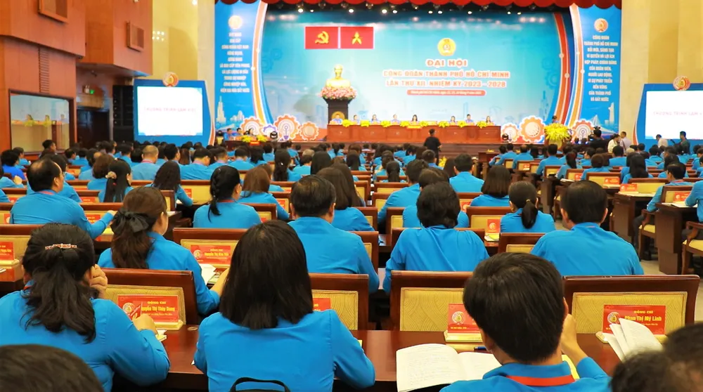 Quang cảnh buổi làm việc đầu tiên của Đại hội. Ảnh: VÕ THƠ dai-hoi-cong-doan-tp.hcm.png