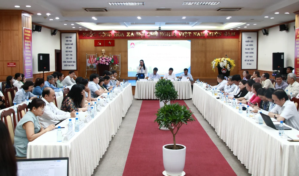 Quang cảnh buổi đối thoại. Ảnh: VÕ THƠ doi-thoai-doanh-nghiep.JPG