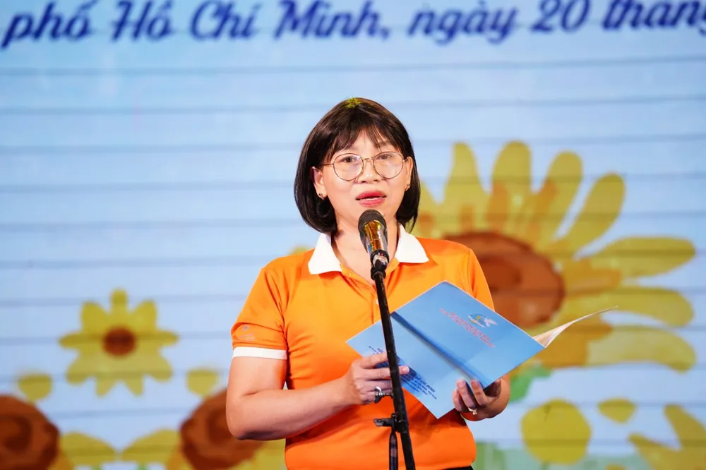 Phó Chủ tịch Hội LHPN TP.HCM Trần Thị Phương Hoa phát biểu tại chương trình. Ảnh: VÕ THƠ chap-canh-uoc-mo-2-5624-4148.jpg