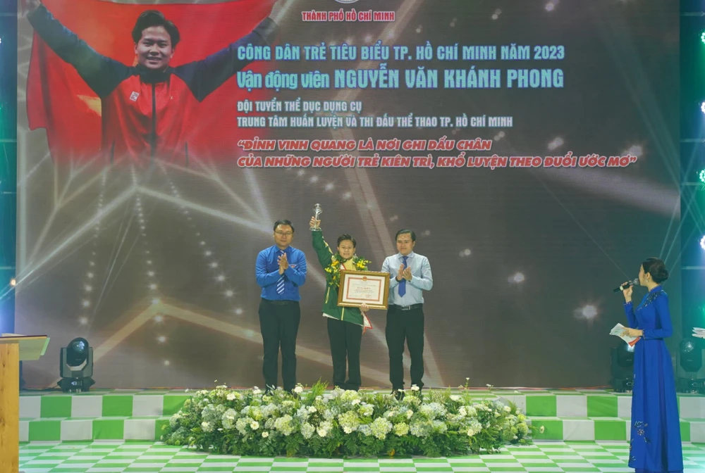 Vận động viên môn thể dục dụng cụ TP.HCM Nguyễn Văn Khánh Phong. Ảnh: VT cong-dan-tre-tieu-bieu-4-2718.jpg
