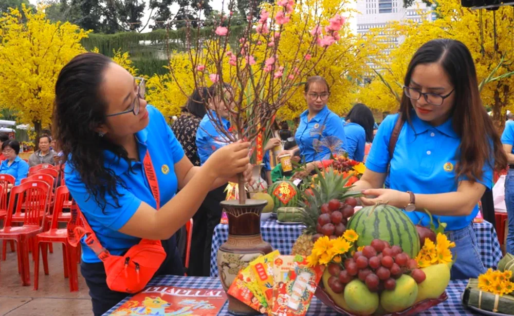 Chương trình “Tết sum vầy – Xuân tri ân” là hoạt động thường niên do Công đoàn viên chức TP.HCM tổ chức. Ảnh: VÕ THƠ chăm lo tết.png