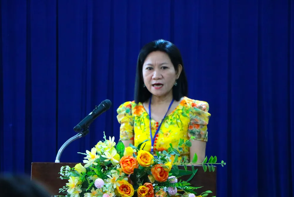 Phó Giám đốc CED Tô Thị Bích Phương chia sẻ tại hội thảo. Ảnh: VT nguoi khiem thinh 1.JPG