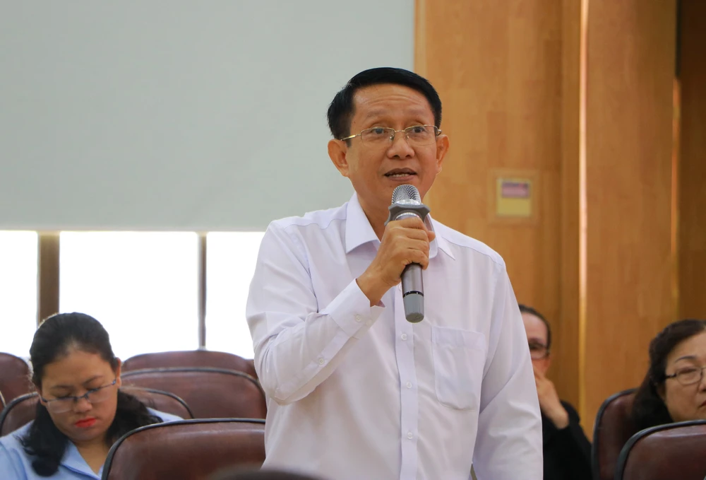 Ông Hồ Thanh Hải - Giám đốc Trung tâm Công tác xã hội TP Cần Thơ chia sẻ kinh nghiệm trong công tác tổ chức và triển khai dự án tương đồng. Ảnh: VT binh dang gioi.JPG