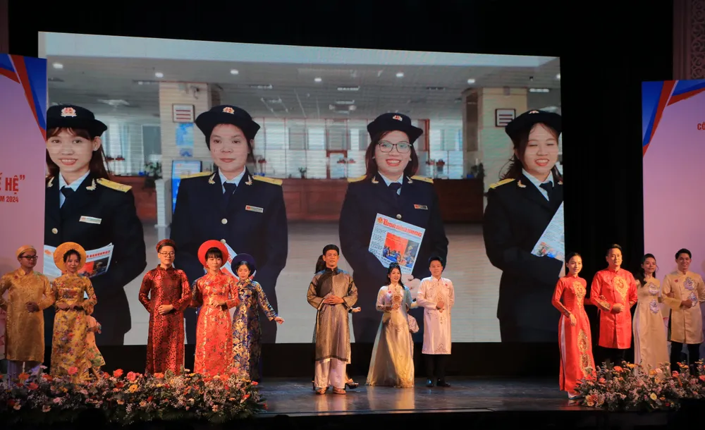 Công đoàn cơ sở Cục Thuế TP đoạt giải Ba. Ảnh: VT duyen dang ao dai 3 thue.JPG