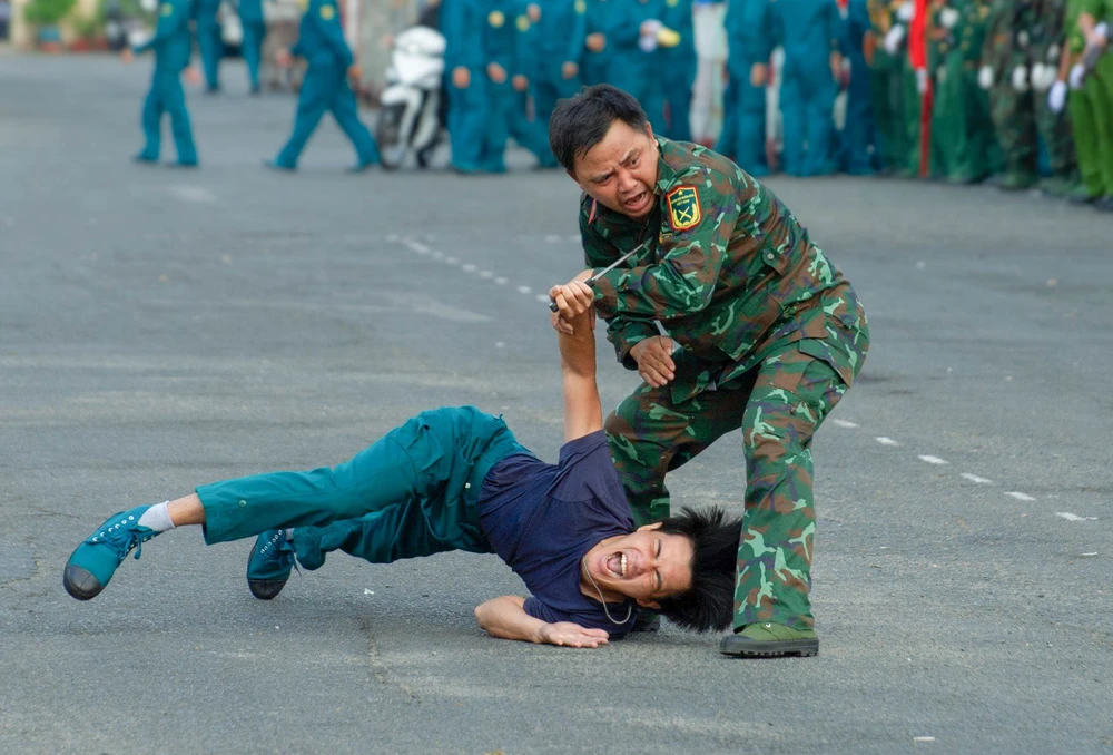 hoi thao quoc phong 1.jpg