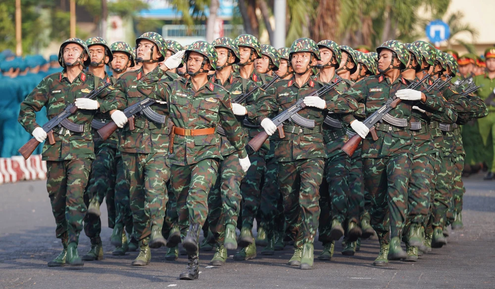 hoi thao quoc phong 13.jpg