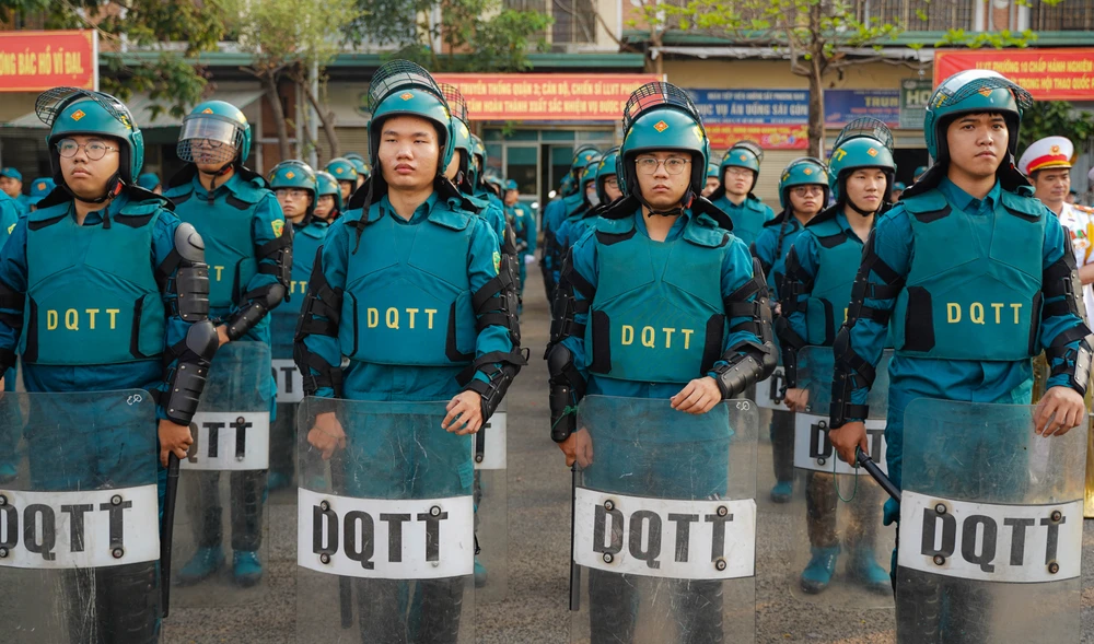 hoi thao quoc phong 2.jpg