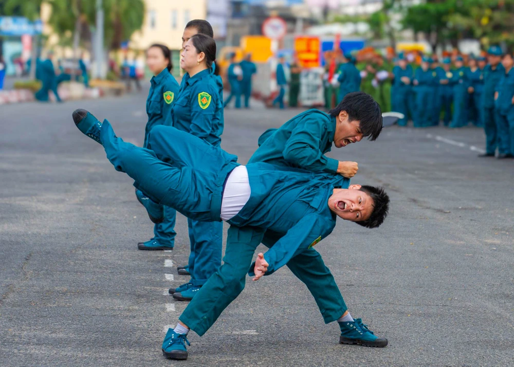 hoi thao quoc phong.jpg