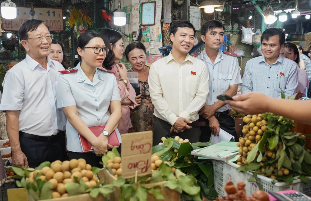 Việc hình thành vành đai an toàn thực phẩm giữa 3 chợ đầu mối Bình Điền, Hóc Môn, Thủ Đức sẽ góp phần đảm bảo chất lượng hàng hóa nông sản, thực phẩm cung cấp cho người dân đang sinh sống trên địa bàn TP.HCM và nhiều tỉnh thành khác. an-toan-thuc-pham (4).jpg