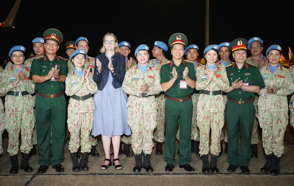 chien-si-mu-noi-xanh (3).jpg