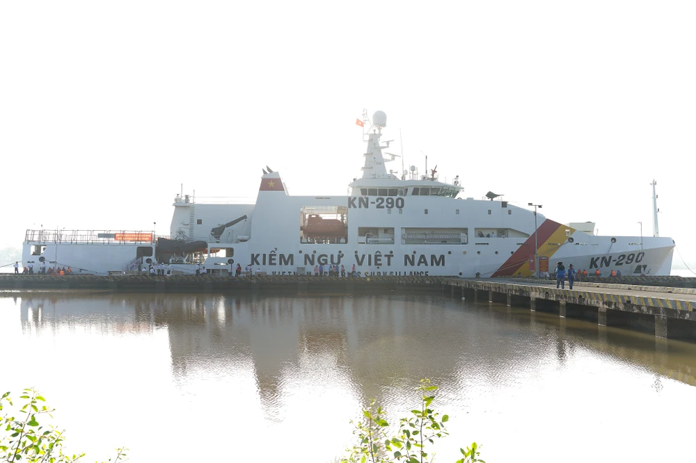 160 đại biểu TP.HCM khởi hành thăm chiến sĩ, nhân dân vùng biển đảo Tây Nam của Tổ quốc