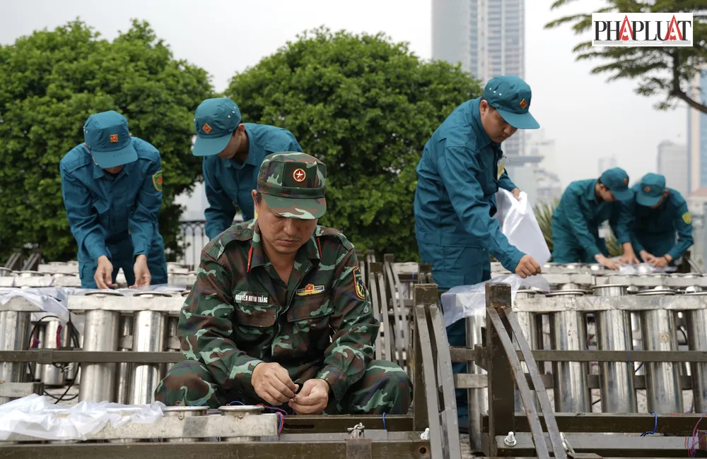 Trận địa pháo hoa tầm cao TP.HCM sẵn sàng khai hỏa vào tối 31-12