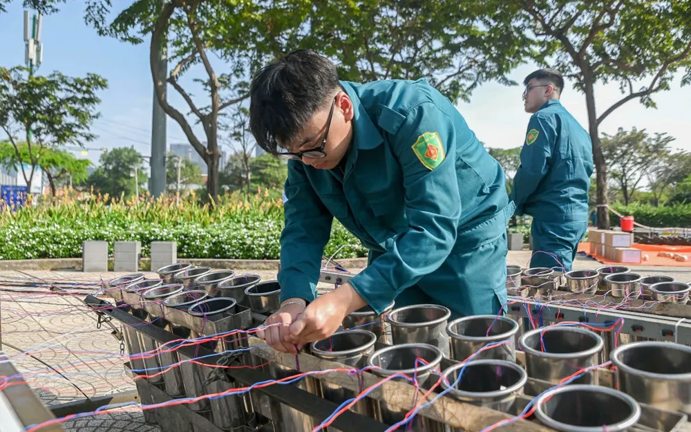 Trận địa pháo hoa tầm cao tại TP.HCM sẵn sàn khai hỏa chào đón năm mới Ất Tỵ 2025