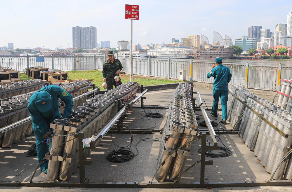 Trận địa pháo hoa tầm cao tại TP.HCM sẵn sàn khai hỏa chào đón năm mới Ất Tỵ 2025