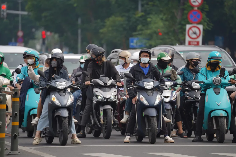 Nhiều nơi tại TP.HCM chìm trong sương mù bao phủ