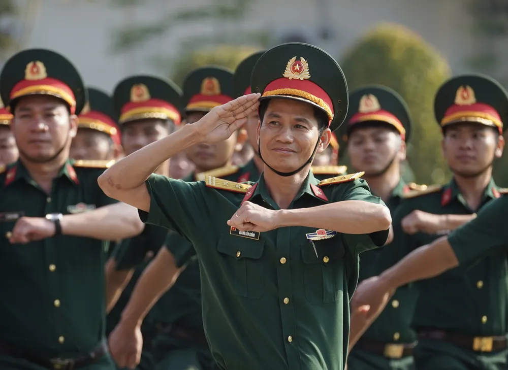 Cán bộ, chiến sĩ khối cơ quan Quân khu 7 ra quân huấn luyện năm 2025