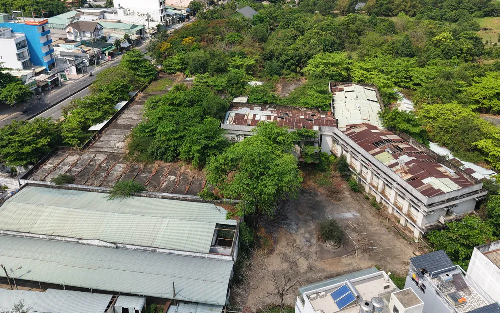 Cơ sở hạ tầng, công trình hiện hữu trên khu đất đã xuống cấp nhiều năm. DJI_20250305100359_0001_D.jpg