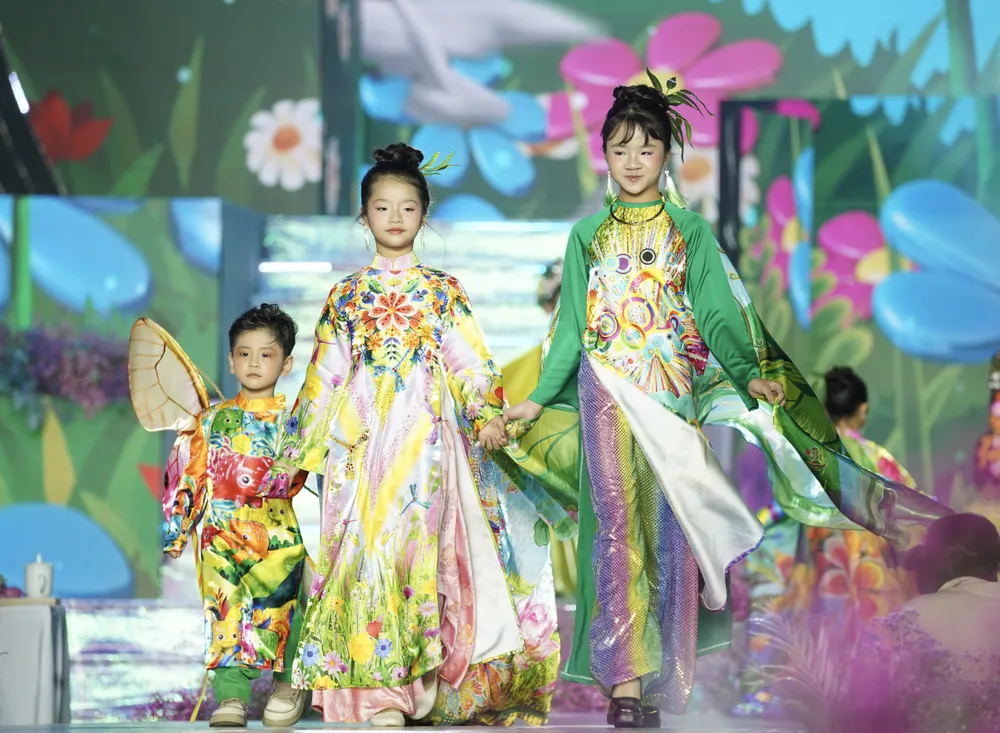 Hàng trăm bộ Áo dài được trình diễn tại Lễ hội Áo dài TP.HCM lần thứ 11