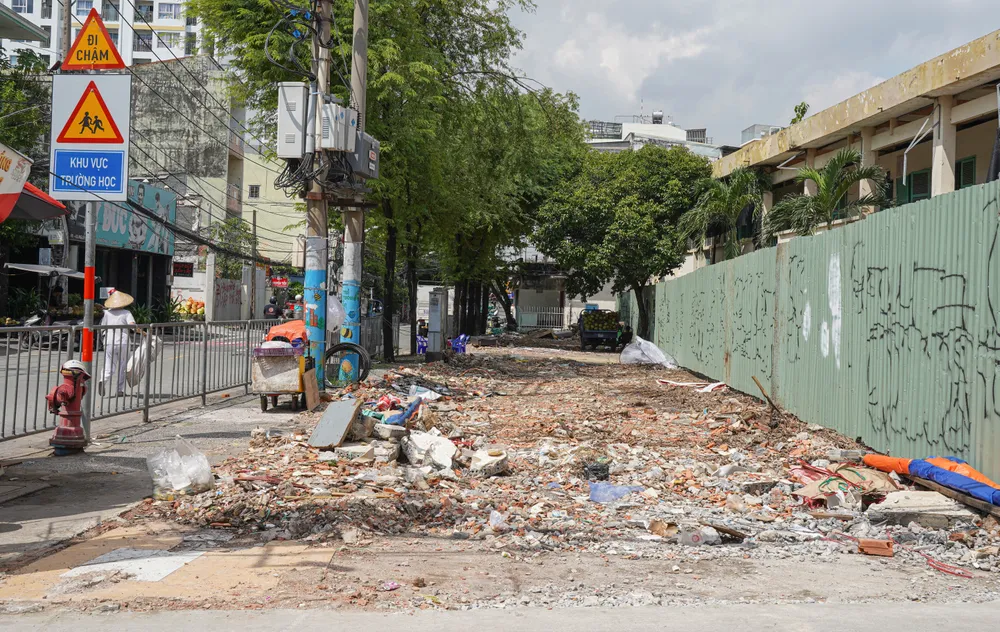 đường Nguyễn Khoái (2).jpg