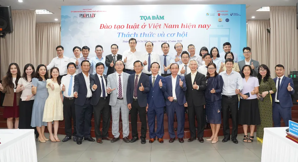 Tọa đàm - ĐT Luật ở Việt Nam hiện nay - Thuận Văn (10).jpg
